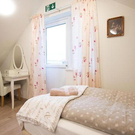Guesthouse Grund Гриндавик Экстерьер фото